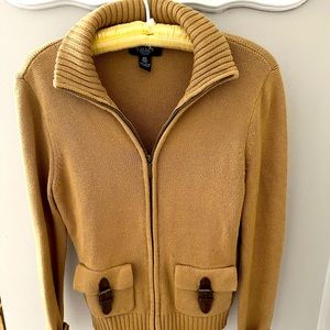 Zip-up light brown winter sweater
